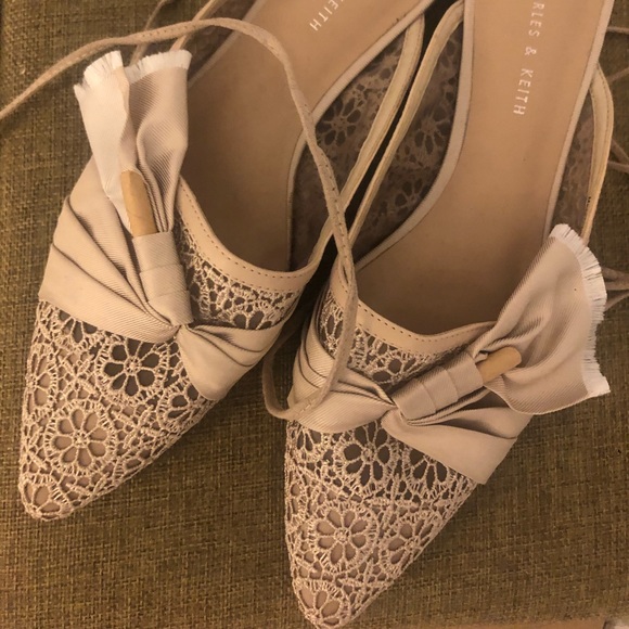 NEW Charles & Keith Flats Sandals - Picture 4 of 8